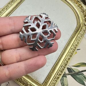Vintage Silver Tone Snowflake Brooch Pin